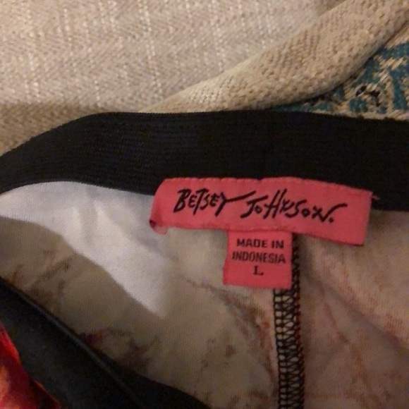 Women’s Betsey Johnson Skirt size large - Picture 2 of 3
